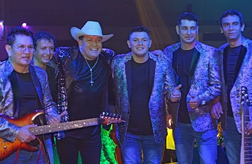 Foto de Luis Mosqueda y su grupo Komando
